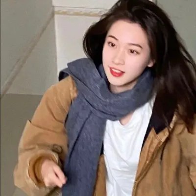 照片里的伴娘